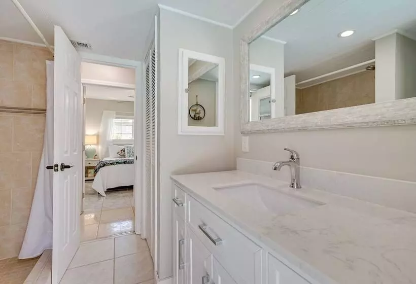 Cape Coral Escape: Near Dtwn W/ Private Pool!