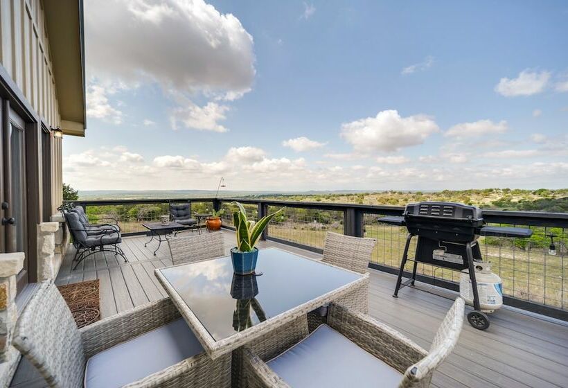 Center Point Countryside Cottage W/ Deck, Grill!