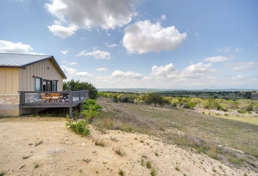Center Point Countryside Cottage W/ Deck, Grill!