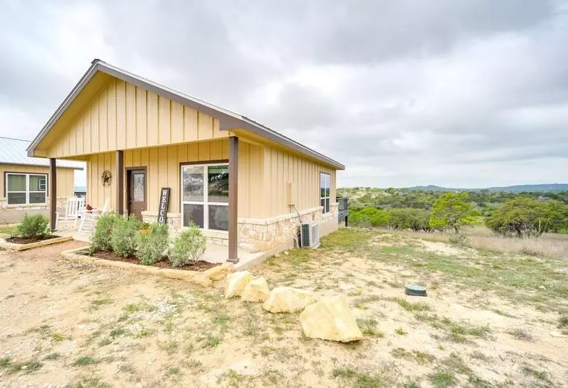 Center Point Countryside Cottage W/ Deck, Grill!