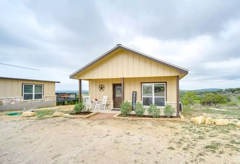 Center Point Countryside Cottage W/ Deck, Grill!