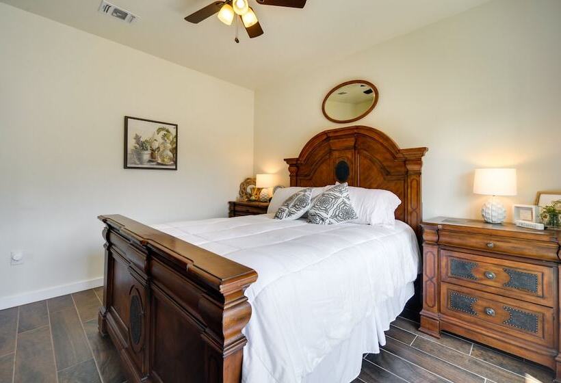 Center Point Countryside Cottage W/ Deck, Grill!