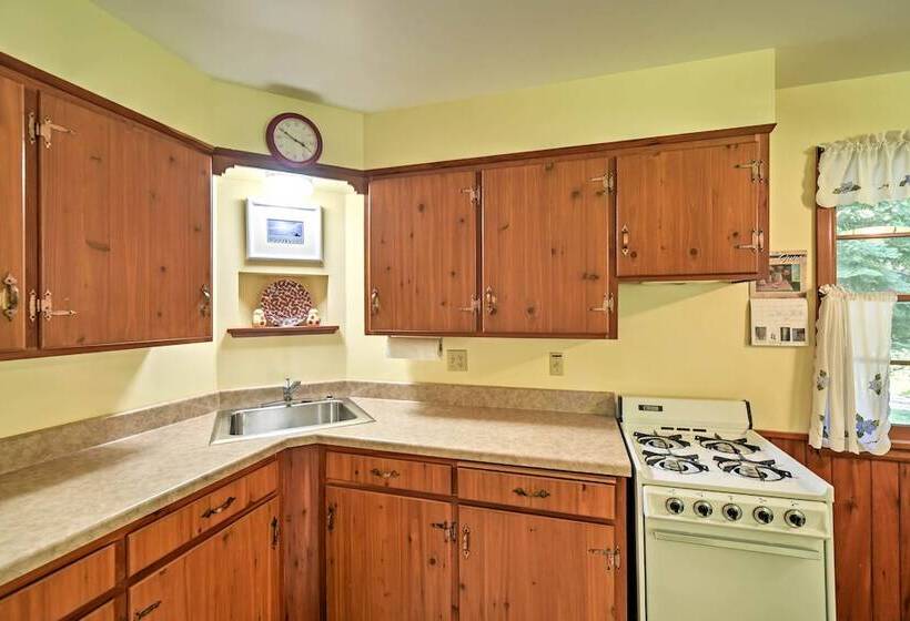 Cherry Cottage    Walk To Peninsula State Park!