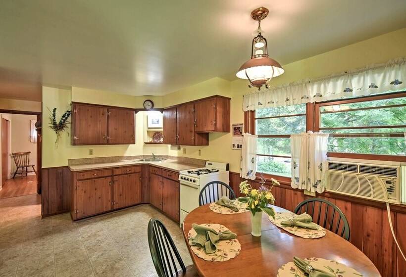 Cherry Cottage    Walk To Peninsula State Park!