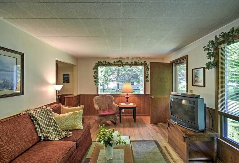 Cherry Cottage    Walk To Peninsula State Park!