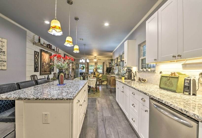 Bearadise Bungalow ~ 2 Mi To Magnolia Market!