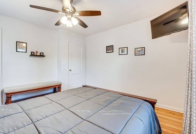 Cozy Atlanta Abode Near Theme Parks, Golf & Shops