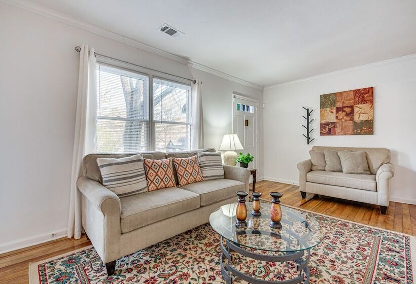 Cozy Atlanta Abode Near Theme Parks, Golf & Shops