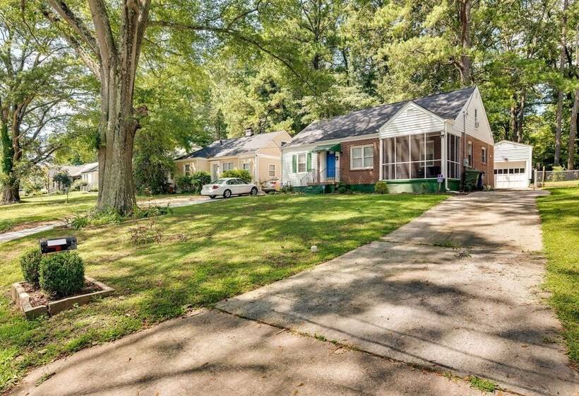 Cozy Atlanta Abode Near Theme Parks, Golf & Shops