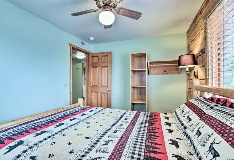 Cozy Resort Cabin In The Heart Of Warrens!