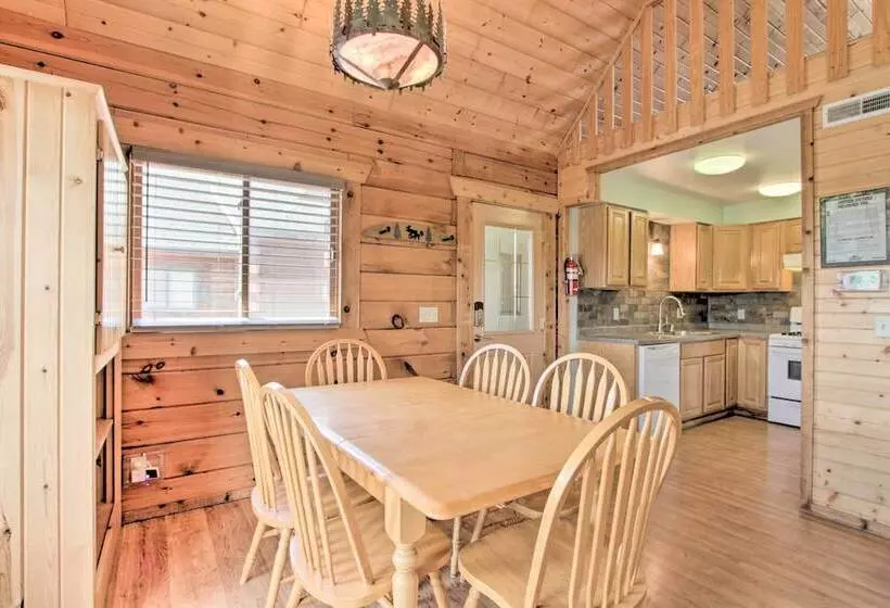 Cozy Resort Cabin In The Heart Of Warrens!