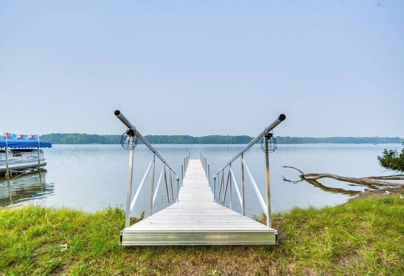 Custom Built Lakefront Cottage W/ Spacious Yard!