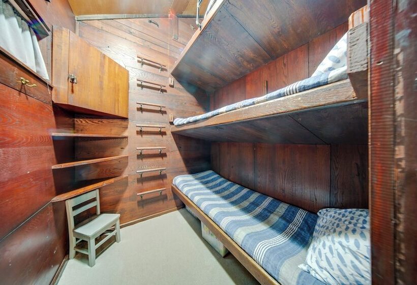 Custom Built Lakefront Cottage W/ Spacious Yard!