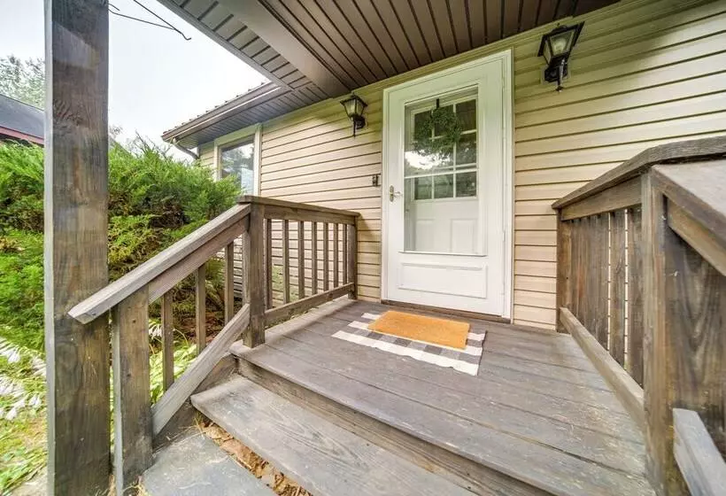 Custom Built Lakefront Cottage W/ Spacious Yard!