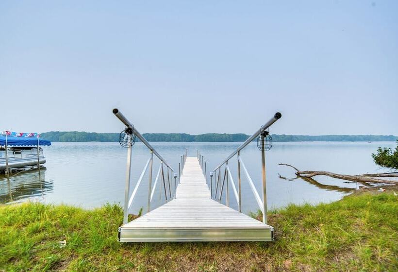 Custom Built Lakefront Cottage W/ Spacious Yard!