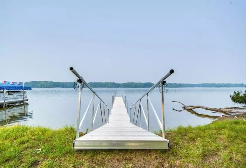 Custom Built Lakefront Cottage W/ Spacious Yard!