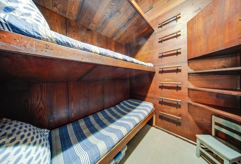 Custom Built Lakefront Cottage W/ Spacious Yard!