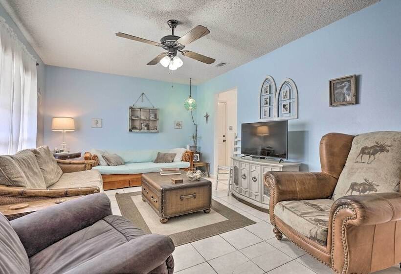 Cute & Cozy Gulf Shores Bungalow: 1/2 Mi To Beach!