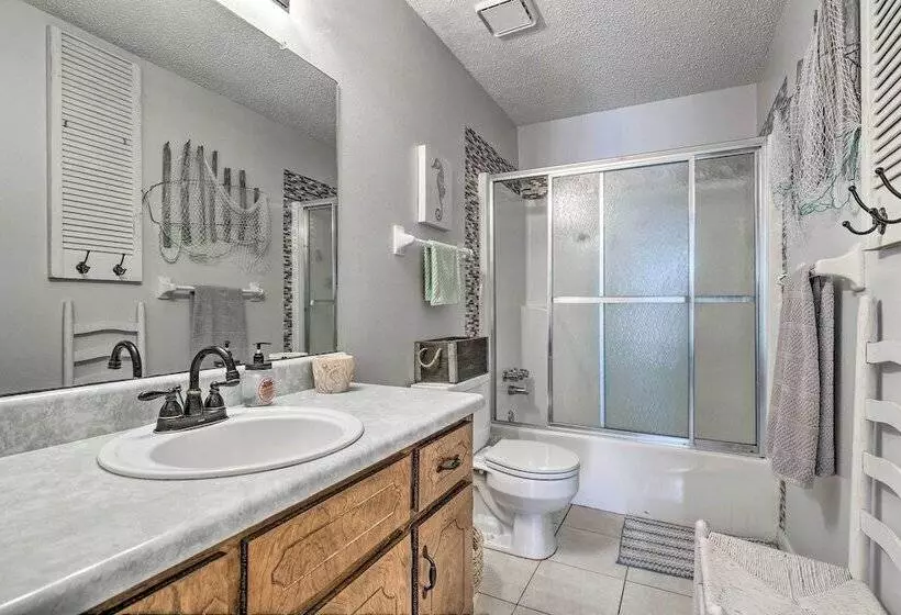 Cute & Cozy Gulf Shores Bungalow: 1/2 Mi To Beach!