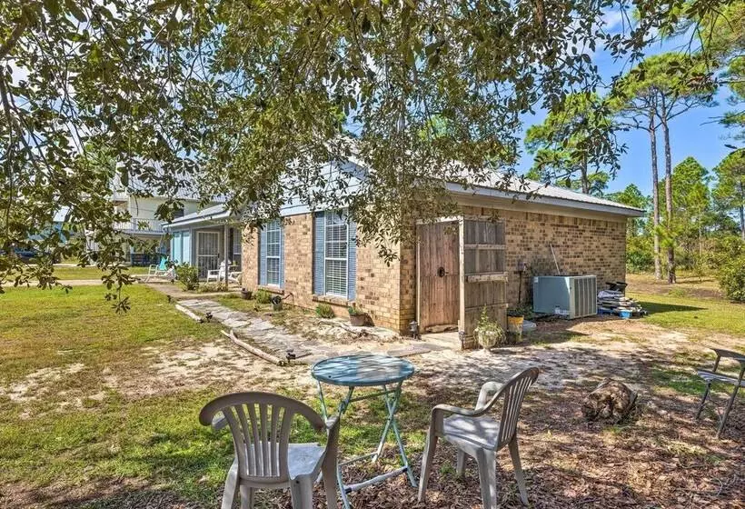 Cute & Cozy Gulf Shores Bungalow: 1/2 Mi To Beach!
