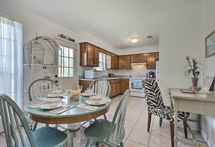 Cute & Cozy Gulf Shores Bungalow: 1/2 Mi To Beach!