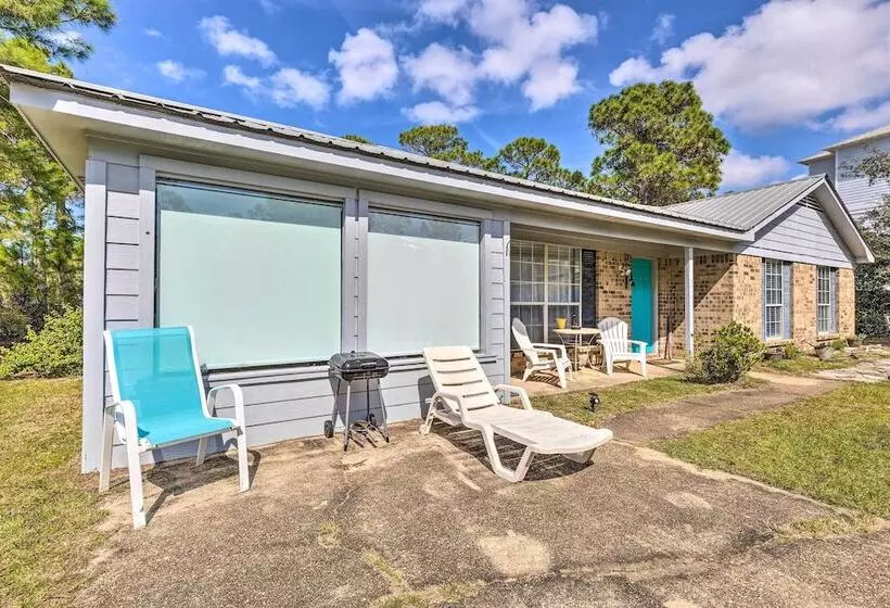Cute & Cozy Gulf Shores Bungalow: 1/2 Mi To Beach!