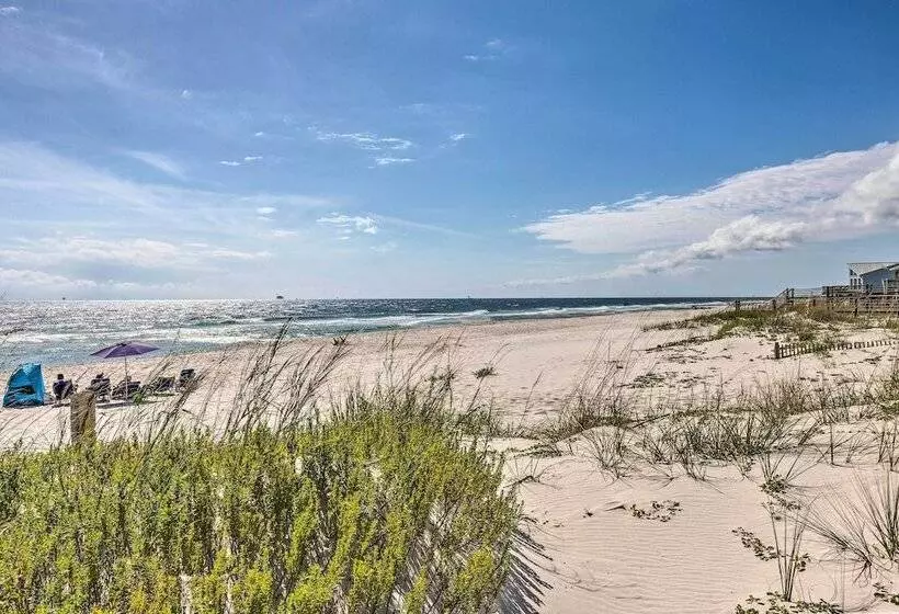 Cute & Cozy Gulf Shores Bungalow: 1/2 Mi To Beach!