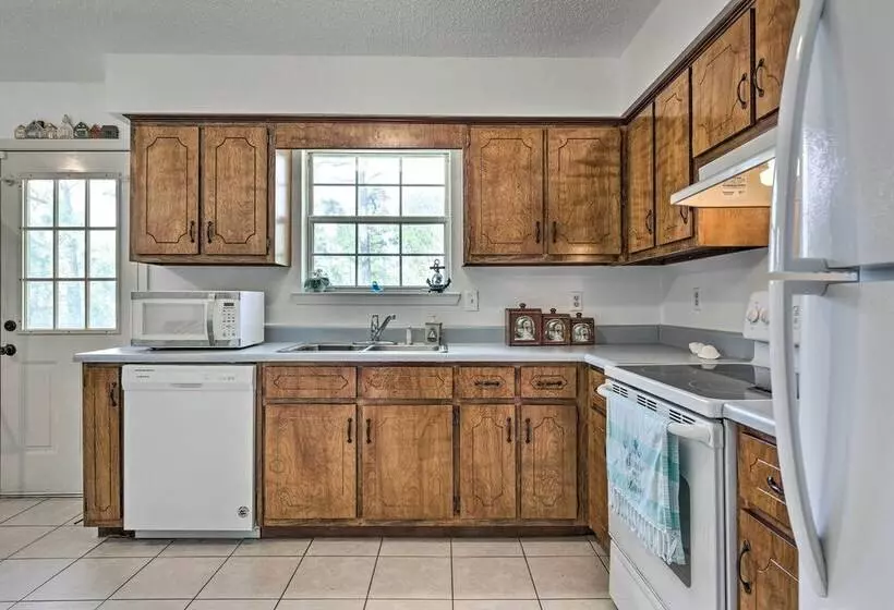 Cute & Cozy Gulf Shores Bungalow: 1/2 Mi To Beach!