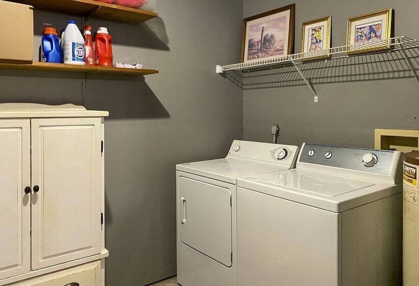 Cute & Cozy Gulf Shores Bungalow: 1/2 Mi To Beach!