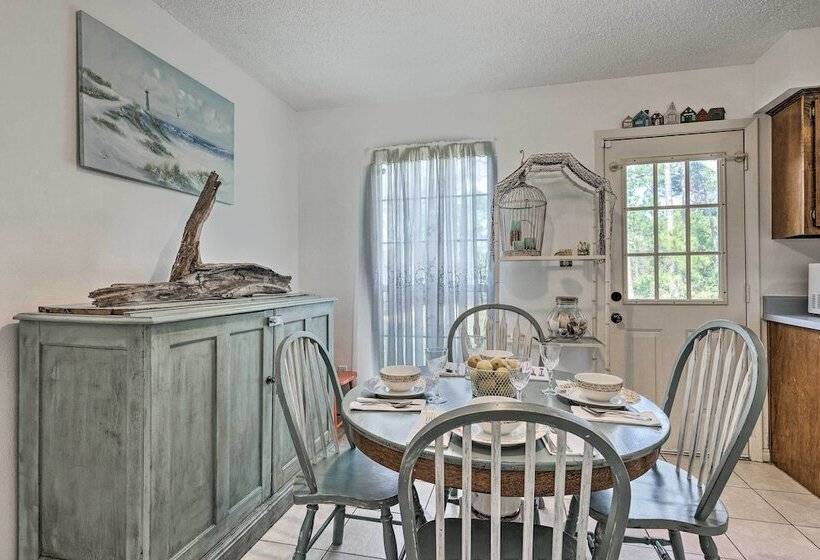 Cute & Cozy Gulf Shores Bungalow: 1/2 Mi To Beach!