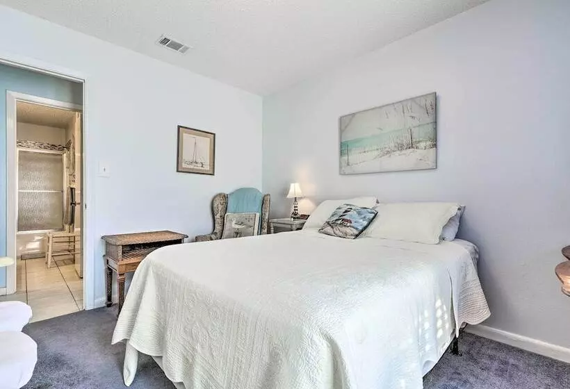 Cute & Cozy Gulf Shores Bungalow: 1/2 Mi To Beach!
