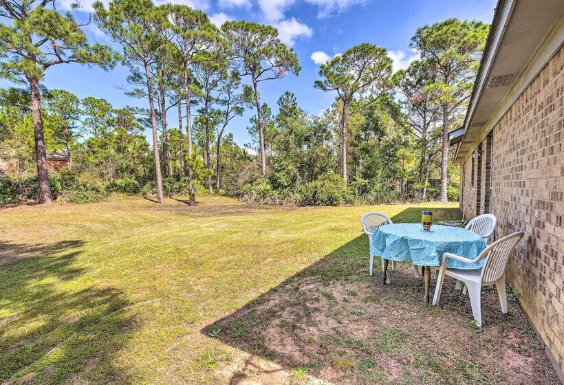 Cute & Cozy Gulf Shores Bungalow: 1/2 Mi To Beach!