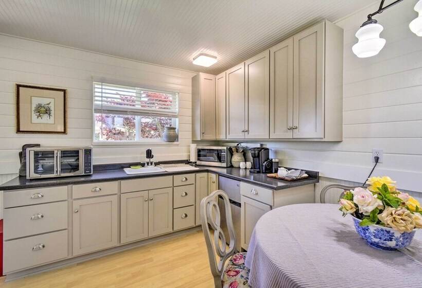 Dreamy Sequim Cottage Near Olympic Natl Park