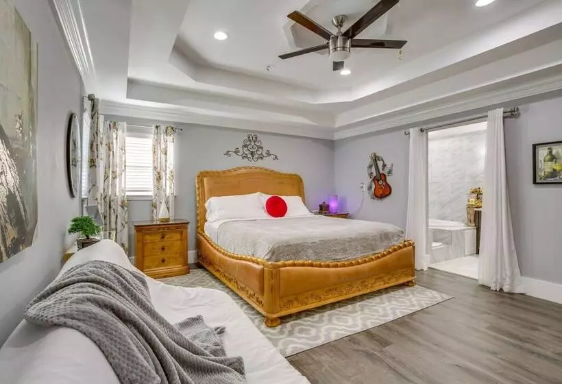 11 Mi To Nola: Westwego Home W/ Sunroom!