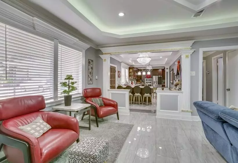 11 Mi To Nola: Westwego Home W/ Sunroom!