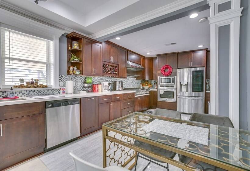 11 Mi To Nola: Westwego Home W/ Sunroom!