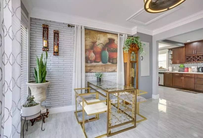 11 Mi To Nola: Westwego Home W/ Sunroom!