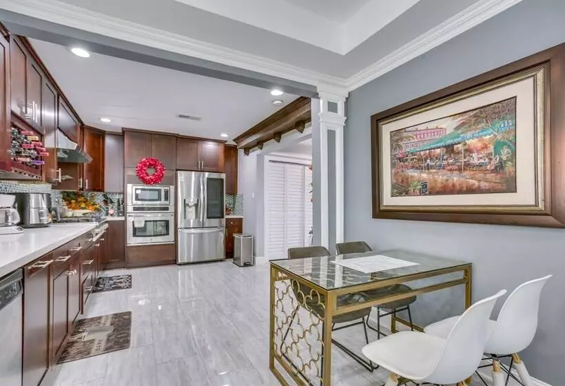 11 Mi To Nola: Westwego Home W/ Sunroom!