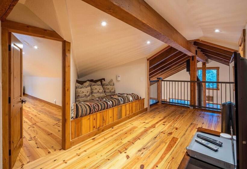 Expansive Tahoe Escape W/ Hot Tub: Ski + Hike