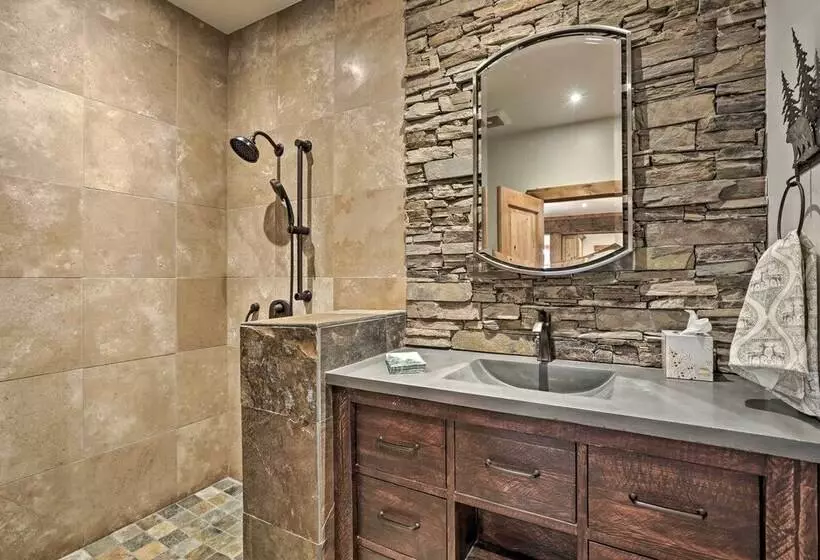 Expansive Tahoe Escape W/ Hot Tub: Ski + Hike