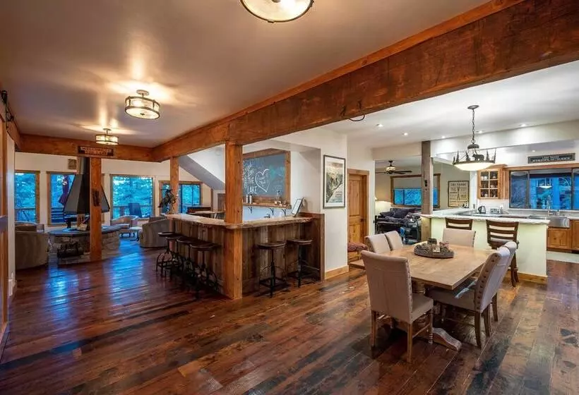 Expansive Tahoe Escape W/ Hot Tub: Ski + Hike