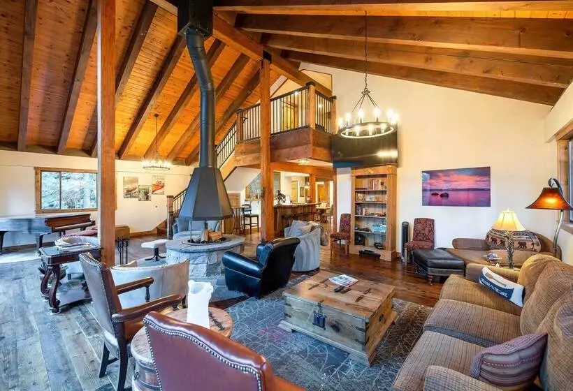 Expansive Tahoe Escape W/ Hot Tub: Ski + Hike