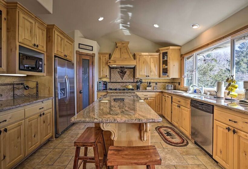 Family Cabin W/ Lake Arrowhead & Mountain Views!