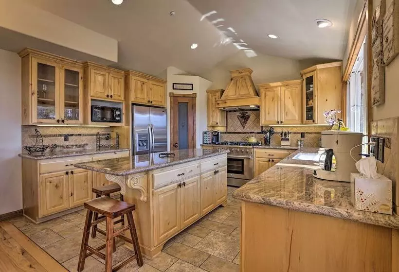 Family Cabin W/ Lake Arrowhead & Mountain Views!