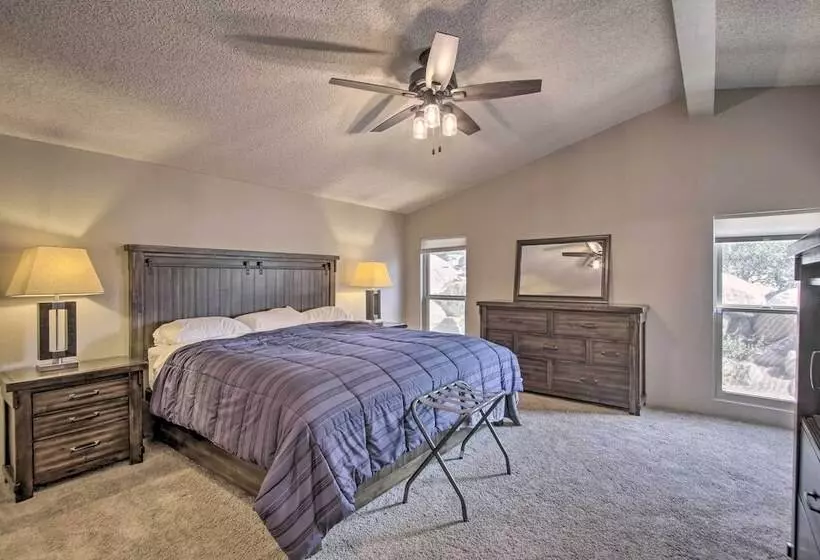 Family Friendly Home ~ 1 Mi To Kern River!