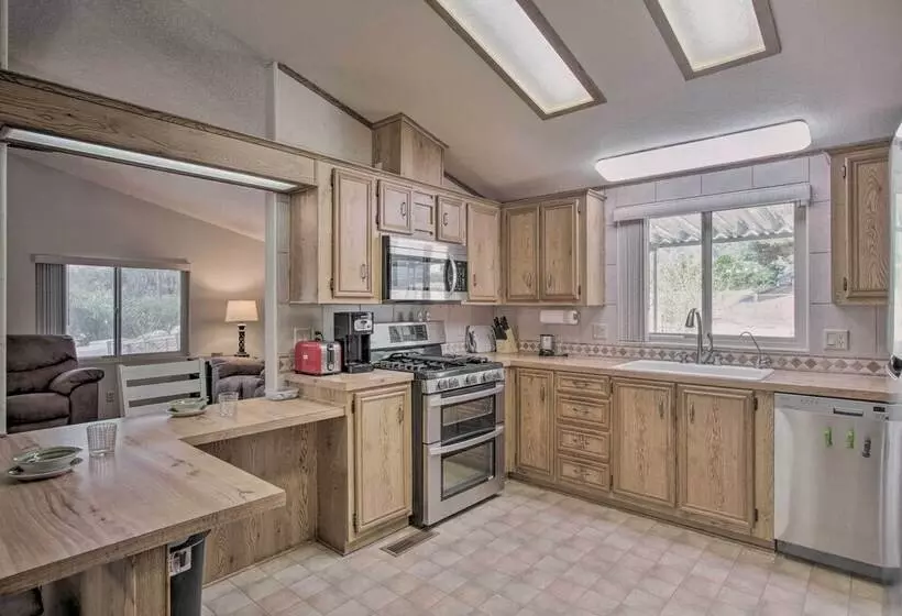 Family Friendly Home ~ 1 Mi To Kern River!