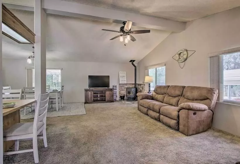 Family Friendly Home ~ 1 Mi To Kern River!