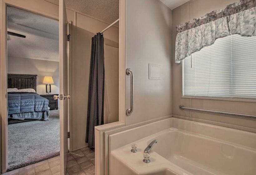 Family Friendly Home ~ 1 Mi To Kern River!