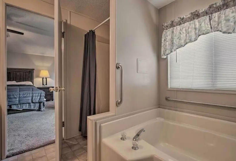 Family Friendly Home ~ 1 Mi To Kern River!