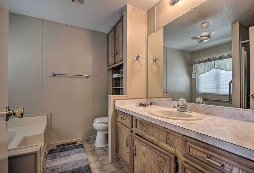 Family Friendly Home ~ 1 Mi To Kern River!